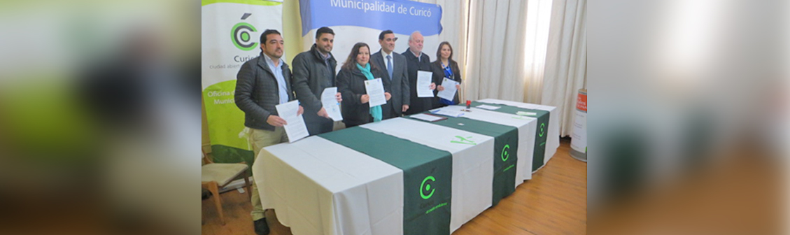 Municipalidad de Curico firmó convenio para fomentar reciclaje de vidrio y aceites