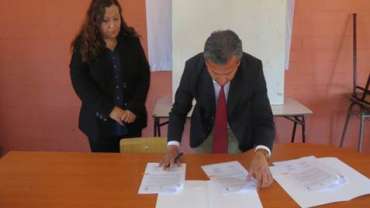 Se firma convenio de Reciclaje de Vidrio entre Municipalidad de San Javier y Cristoro